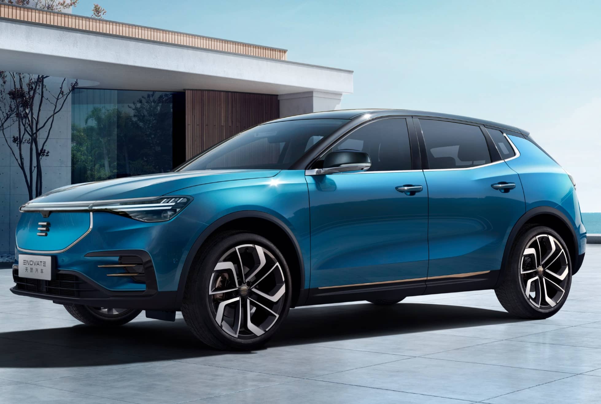 Chinese electric car startup ENOVATE launches its first car with 5 screens