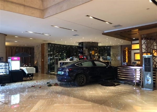 Tesla Model 3 crashes into hotel lobby in Hangzhou, owner claims that the vehicle lost control