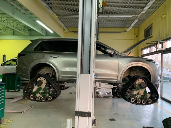 Chinese geek converts Li ONE into a ...... 'tank'