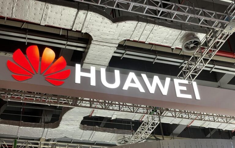 Huawei's flagship stores to start selling cars on April 20