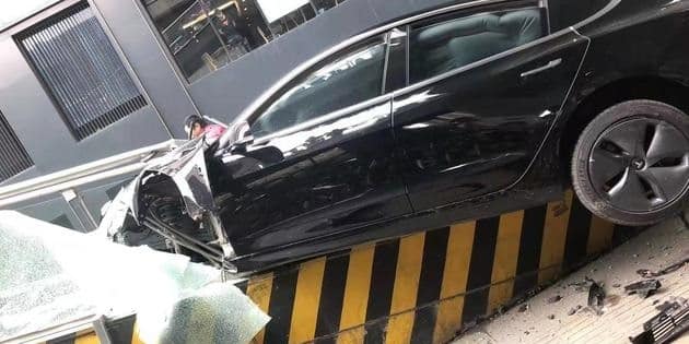 Tesla in spotlight again as suspected runaway Model 3 plows into overpass