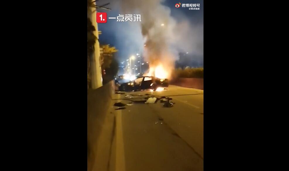 A Tesla in Guangzhou catches fire in collision, killing one passenger