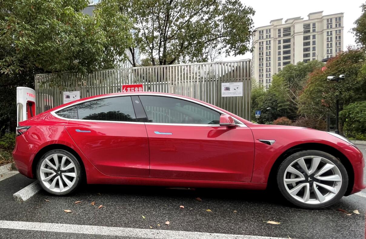 Tesla is starting to take a page from Nio's book on catering to owners