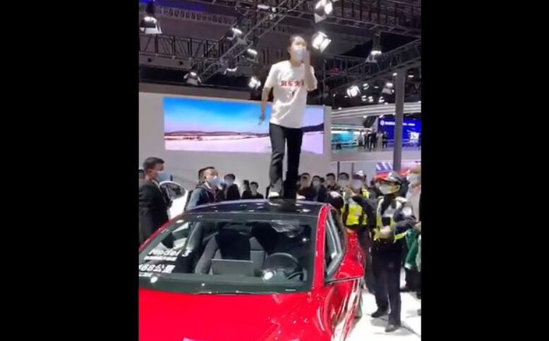 While Tesla owner protests atop a car, another carmaker shows ballet in similar setting
