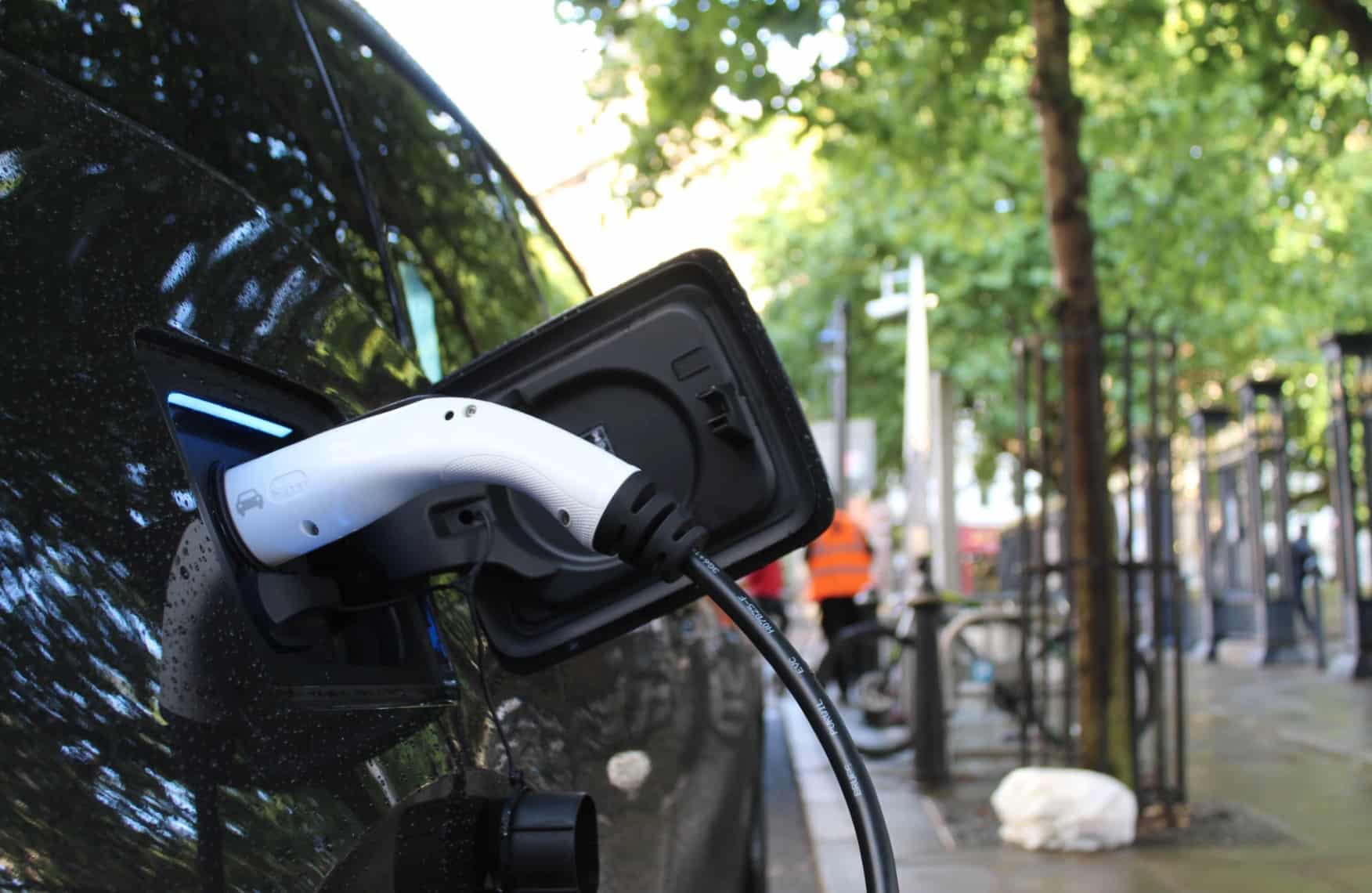 China steps up EV push in public sectors