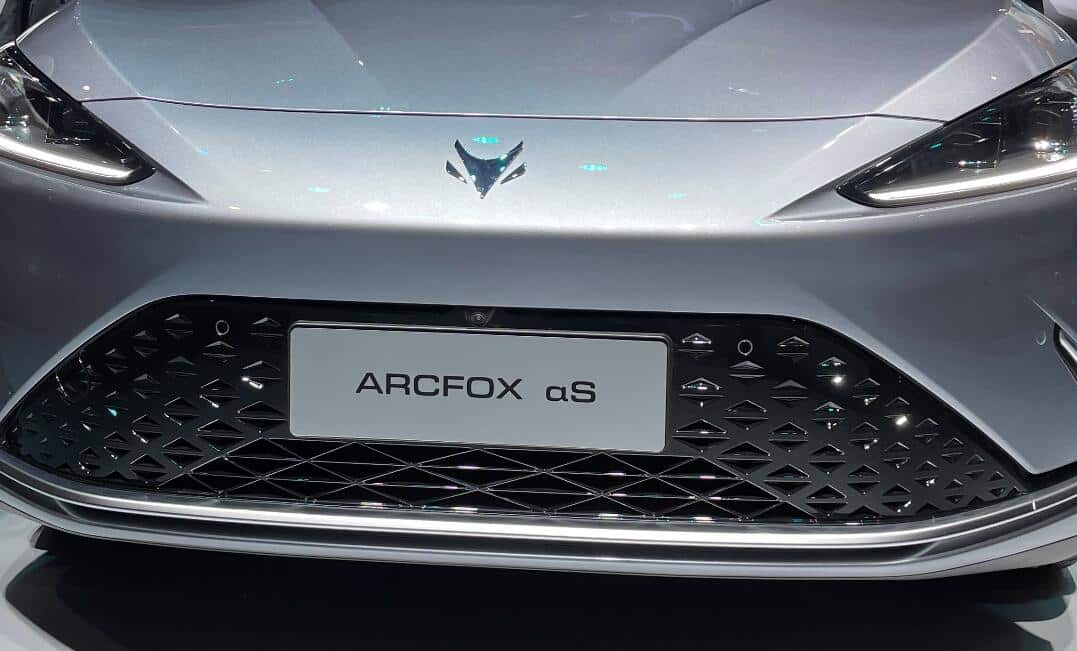 Arcfox α-S with 'Huawei Inside' aims to deliver 1,000 units this year