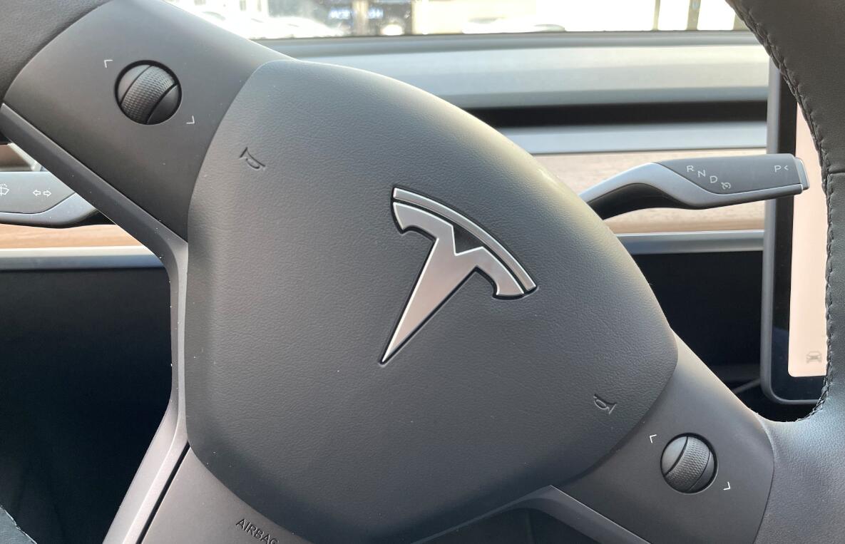 Investigation finds accident that killed one police officer unrelated to quality of Tesla vehicle