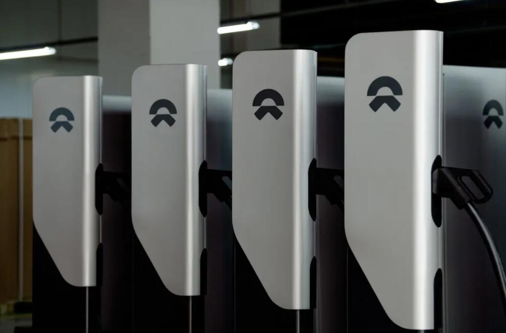 Nio starts shipping battery swap stations and superchargers to Norway