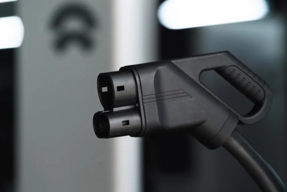 Nio starts shipping battery swap stations and superchargers to Norway