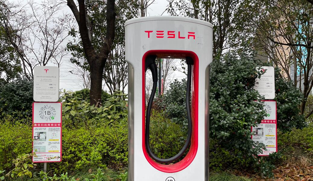 Tesla allows free use of Superchargers in Henan during disaster relief