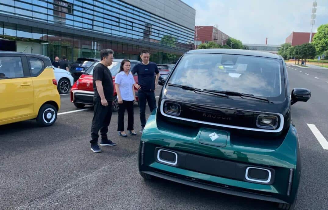 Nio's William Li visited SAIC-GM-Wuling, maker of Mini EV