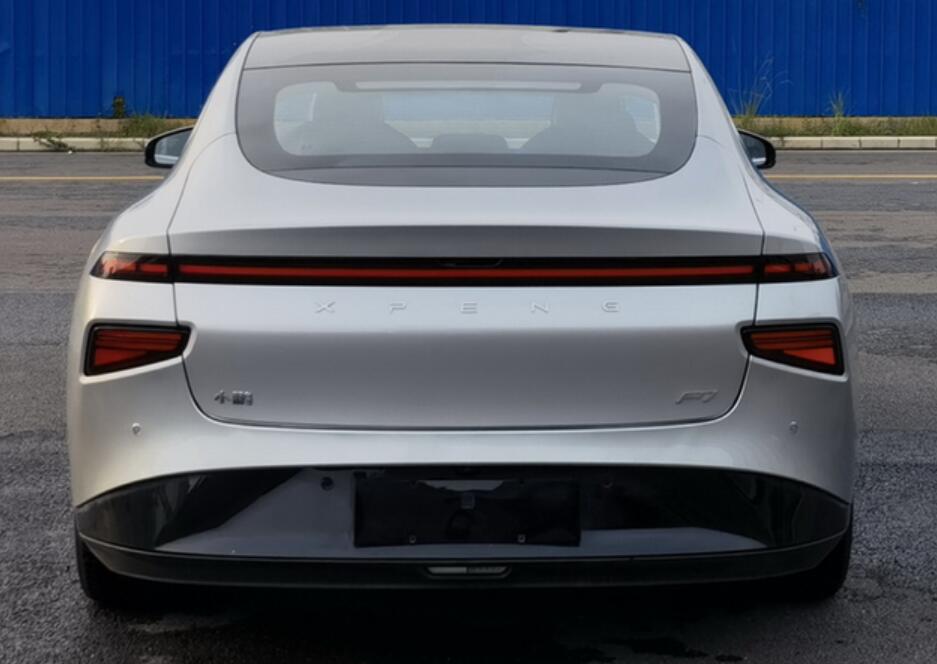 Xpeng P7's dual-motor model to have LFP version
