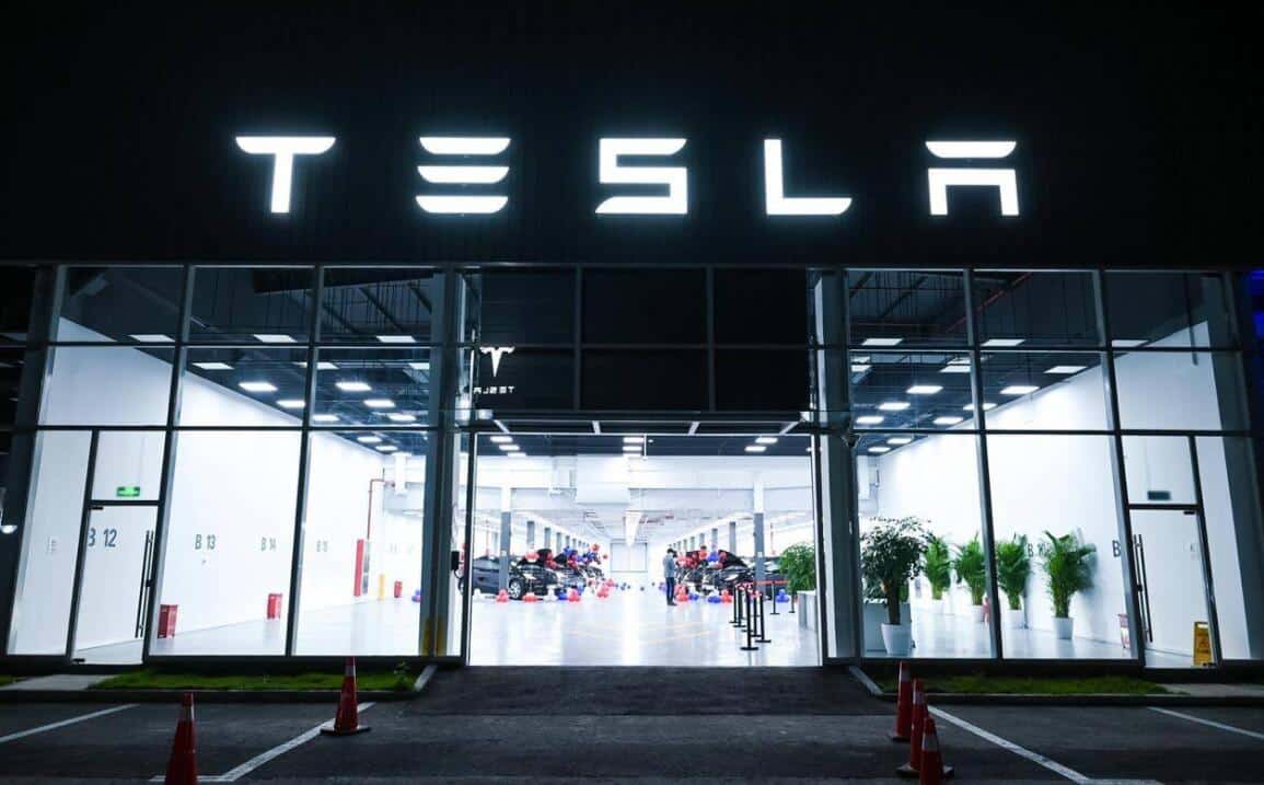 Tesla opens new large delivery center in Shanghai