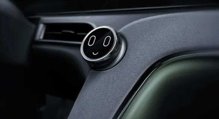 WM Motor unveils M7 sedan with three LiDARs and controversial look