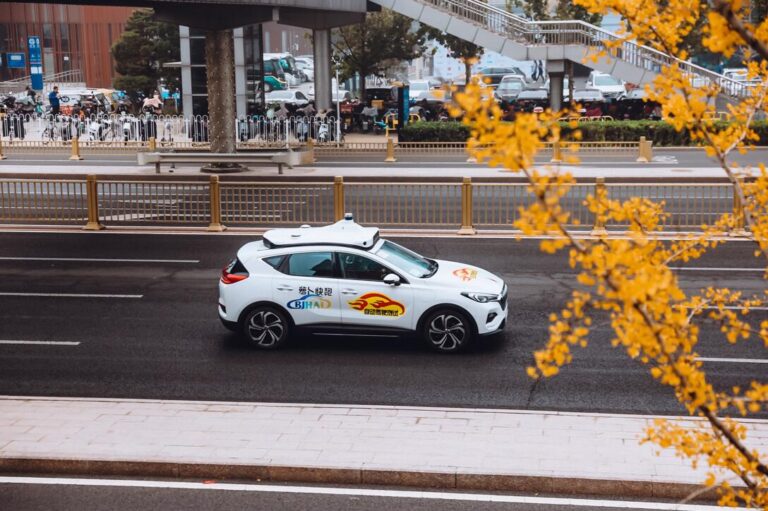 Beijing's roads open to autonomous driving testing reach 1,000 km