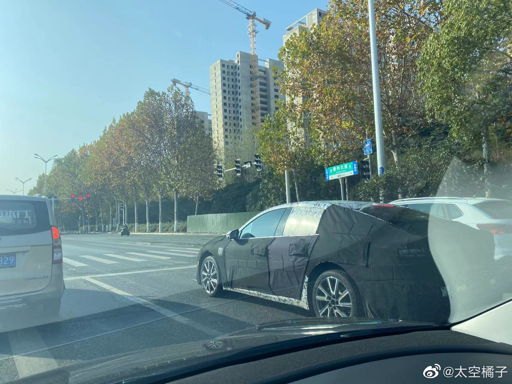 Suspected Nio ET5 spotted on road test