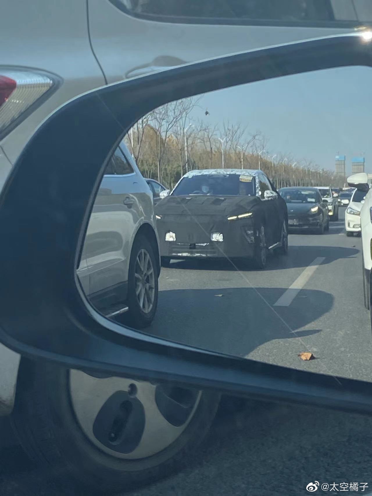 Suspected Nio ET5 spotted on road test