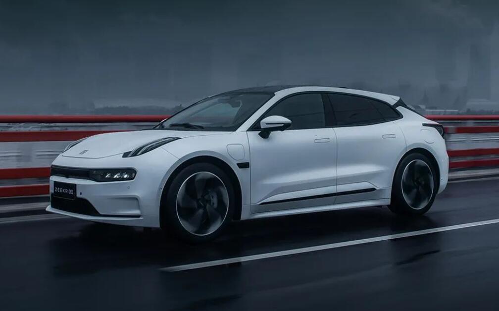 Nio ET5, which aims to take on BMW 3 Series and Tesla Model 3, has started to attract potential Zeekr buyers