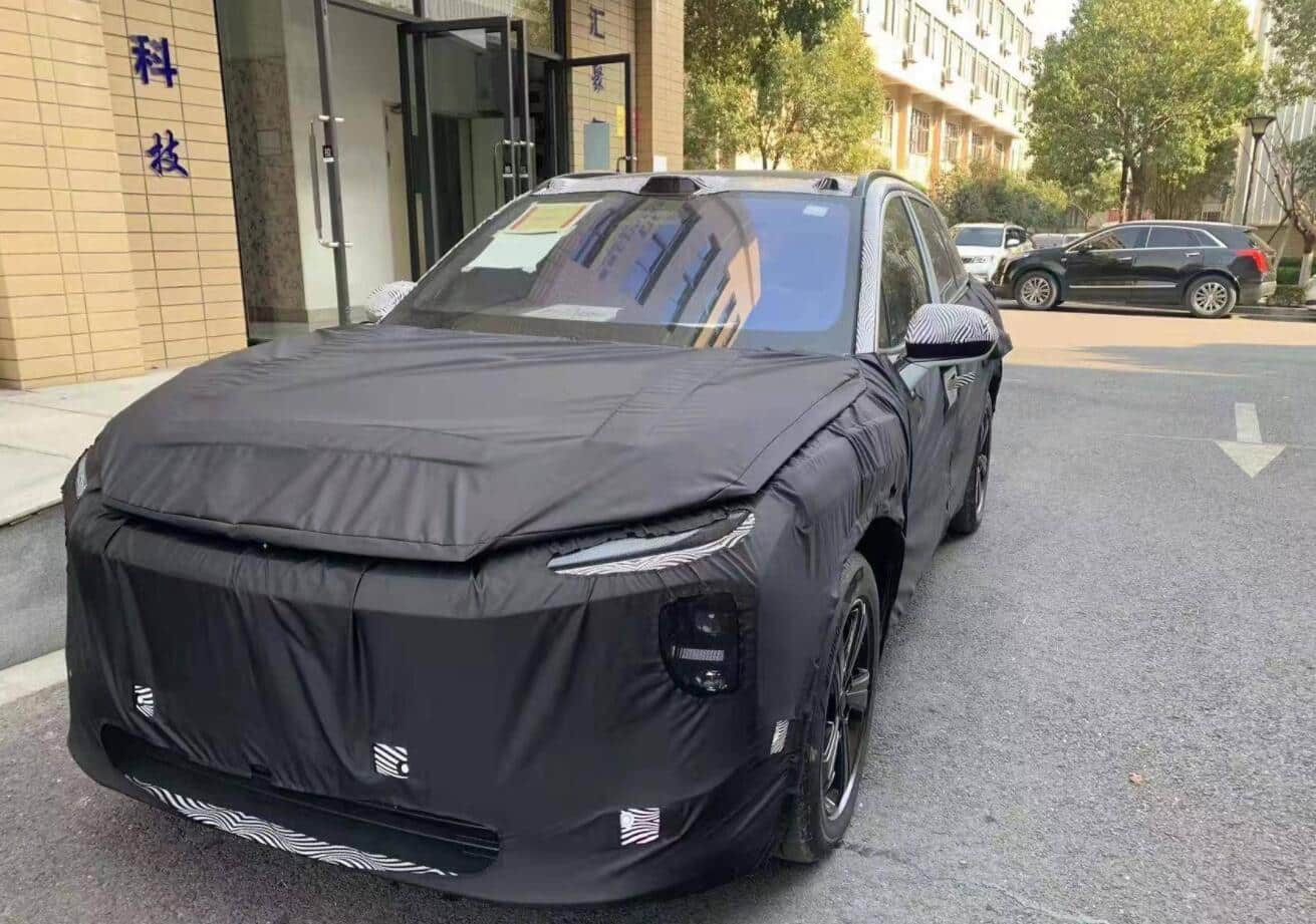 Spy photos of suspected new Nio SUV 'ES7' revealed for first time