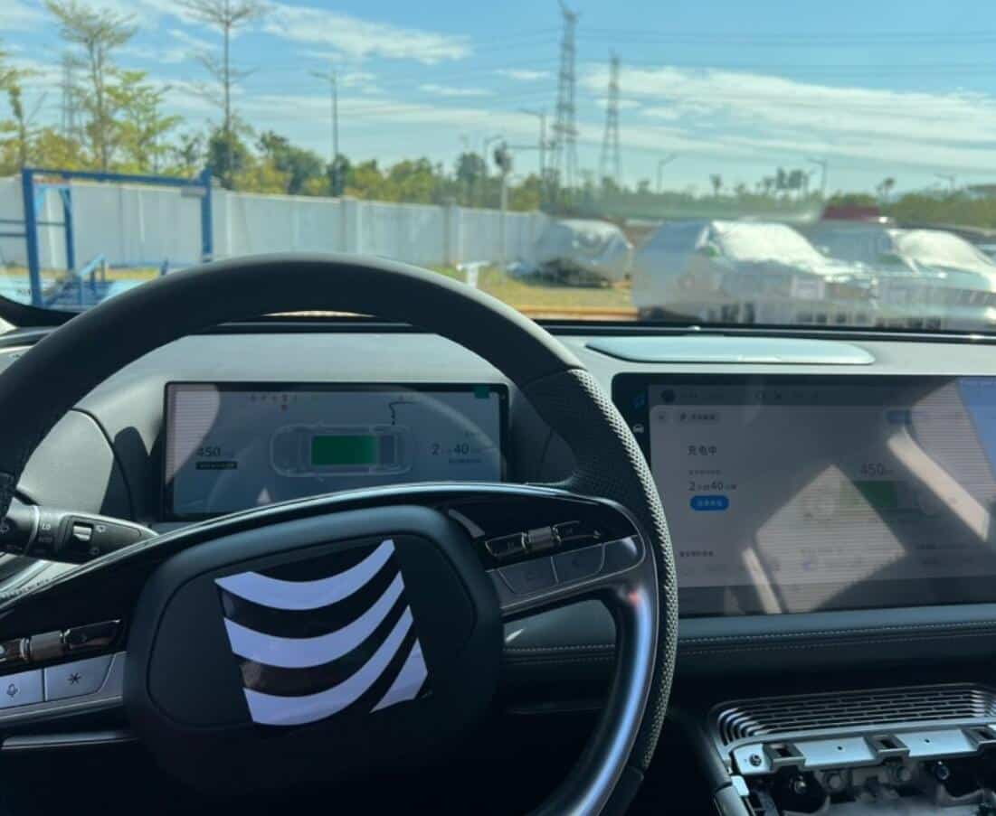 Spy photos of suspected Xpeng G9 SUV reveal interior