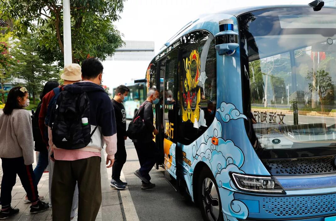 WeRide puts self-driving buses without steering wheel or brake pedal into operation