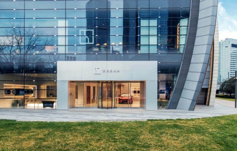 Zeekr opens global flagship store in Shanghai's landmark skyscraper