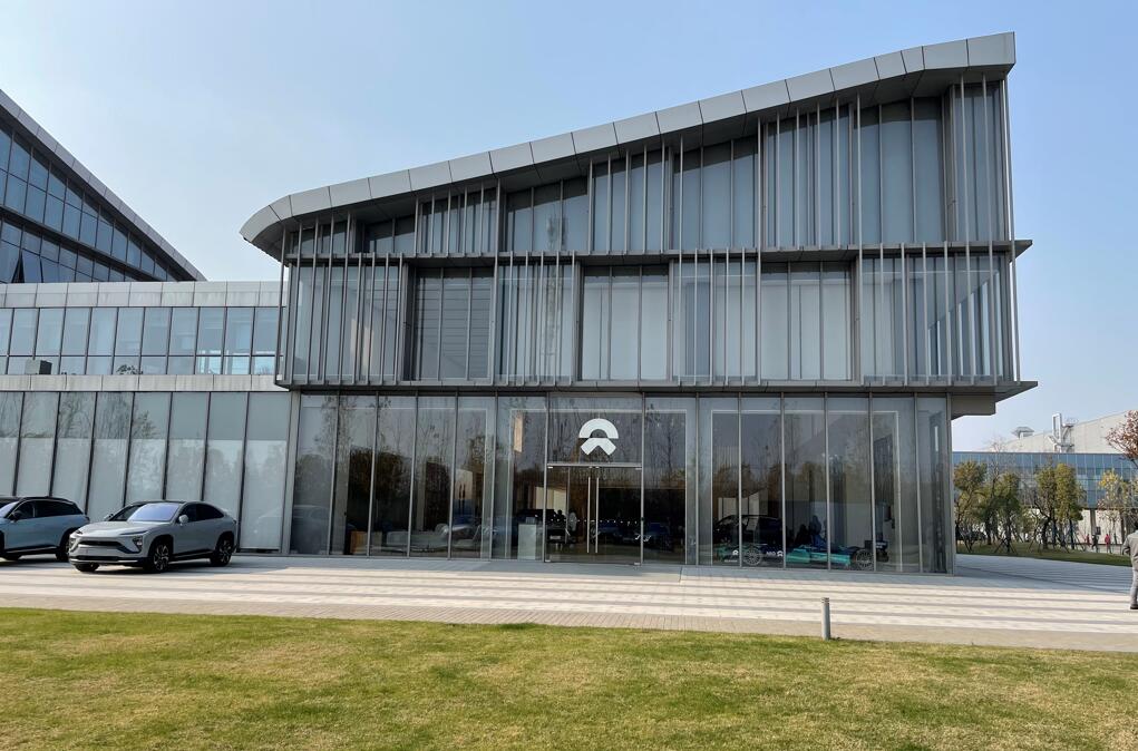 BYD Chairman Wang Chuanfu spotted visiting Nio House, meeting with William Li