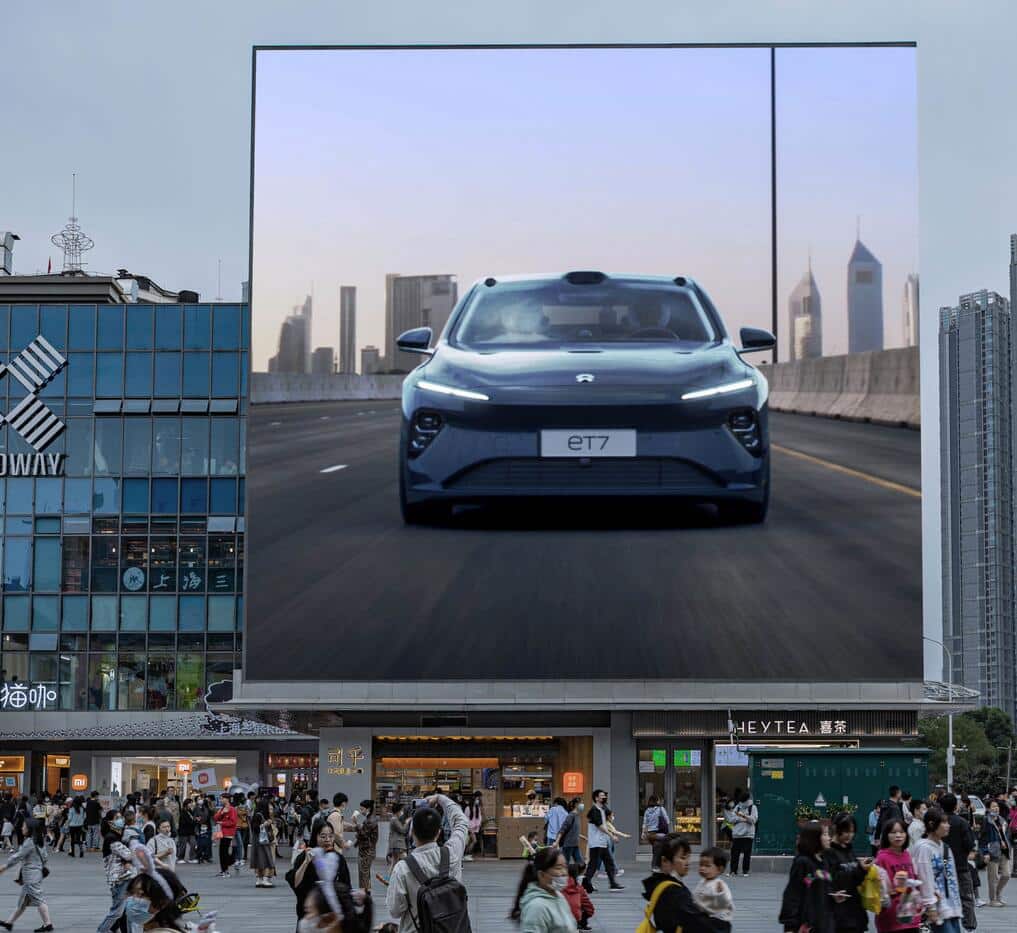 Nio owner helps promote ET7 in Wuhan, central China with her own resources for free