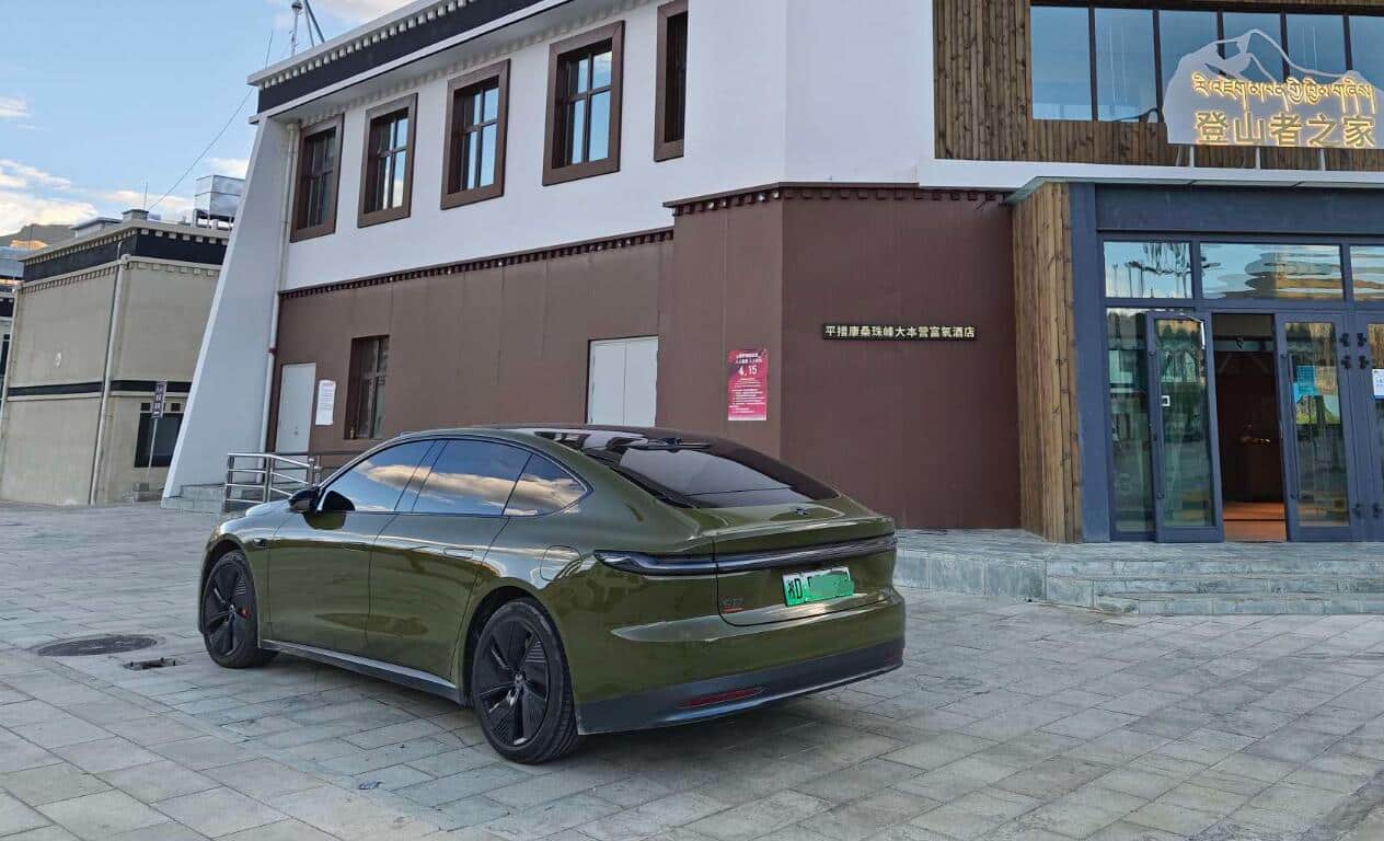 Nio ET7 owner drives electric sedan to Mount Everest base camp