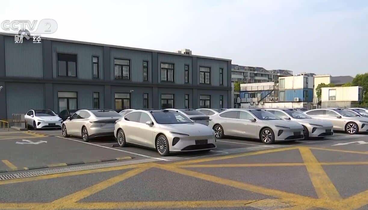 CCTV report highlights long delivery cycles for NEVs in China, Nio and BYD featured