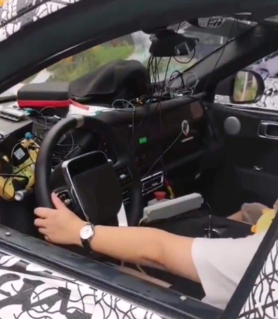 Spy photos show Li Auto's Li L8 will have similar screen setup as Li L9