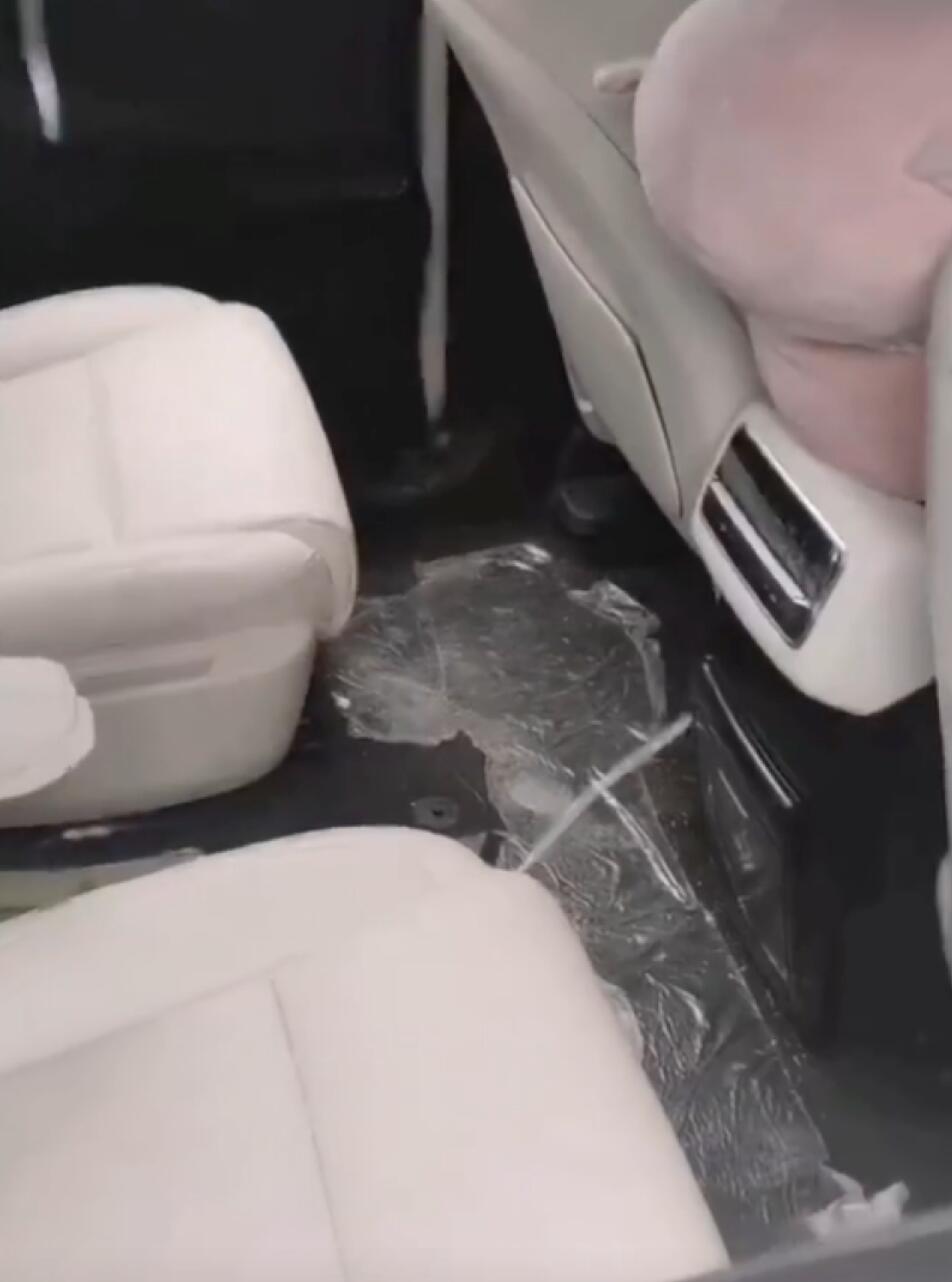 Spy photos show Li Auto's Li L8 will have similar screen setup as Li L9