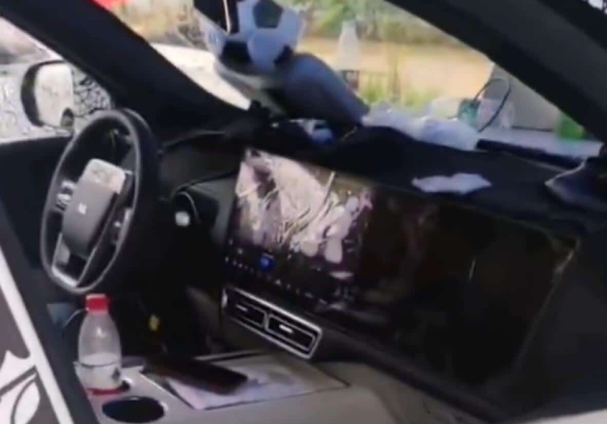 Spy photos show Li Auto's Li L8 will have similar screen setup as Li L9