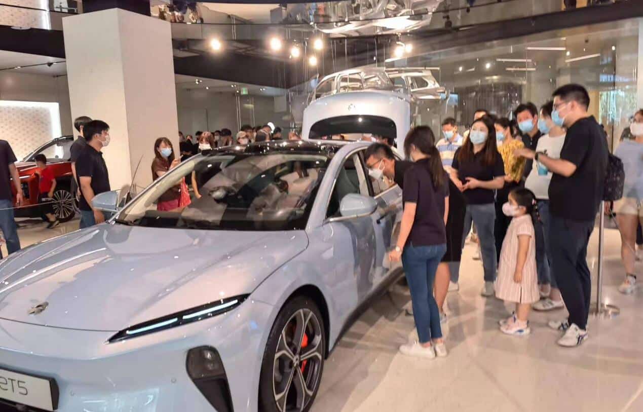Spy photo points to possible Nio ET5 variant with electric rear wing