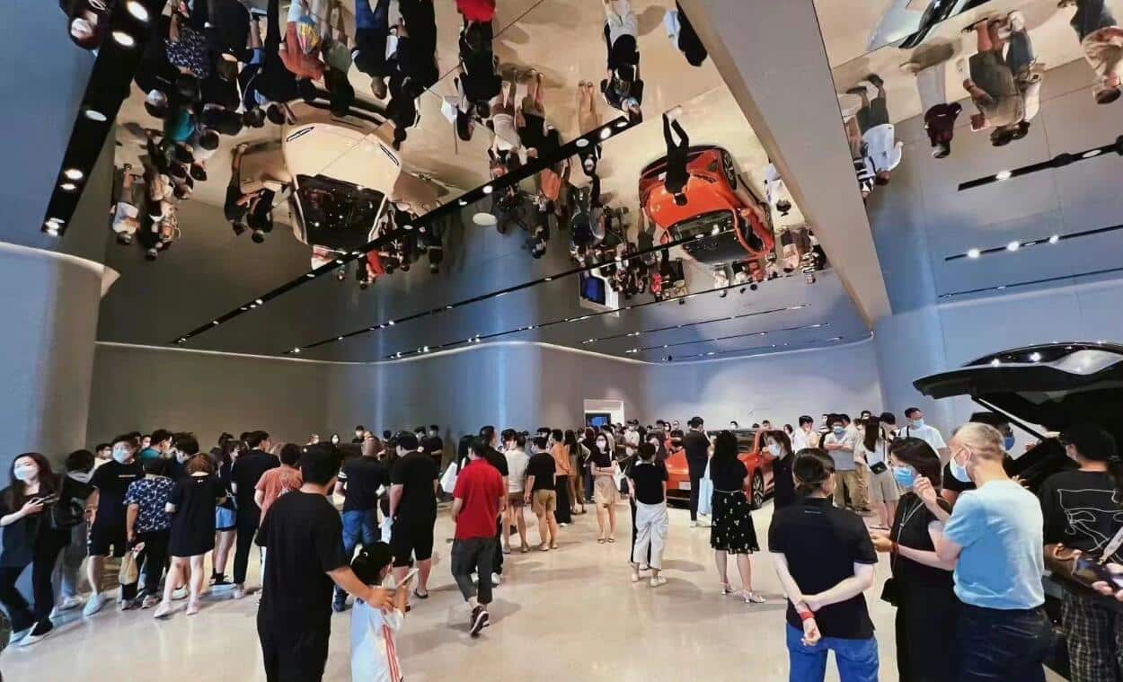 Spy photo points to possible Nio ET5 variant with electric rear wing