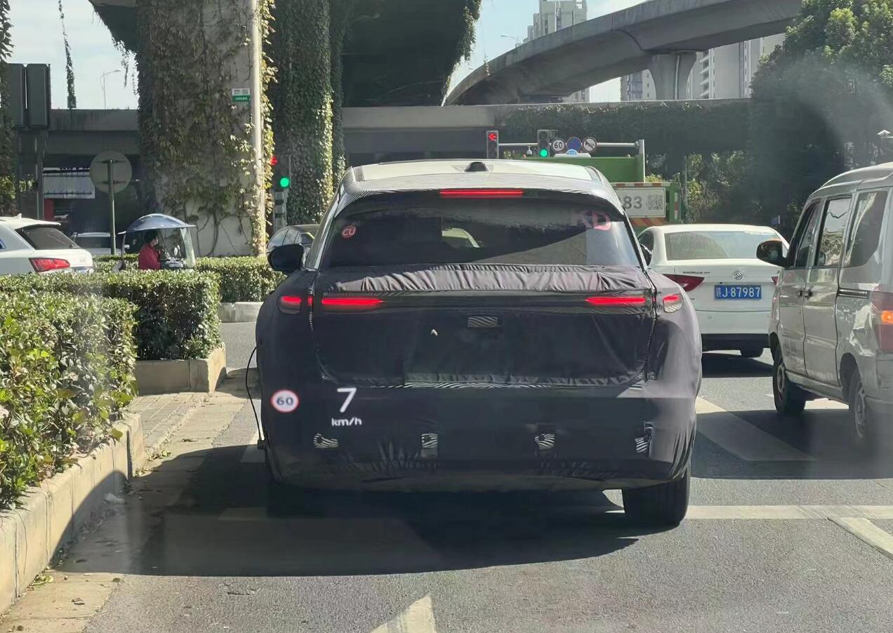 Spy photo shows Nio testing new SUV suspected to be ES5