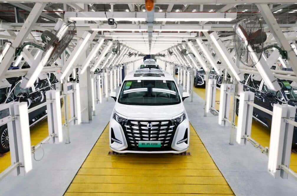 BYD-Benz JV Denza sees 1st production unit of D9 MPV roll off line