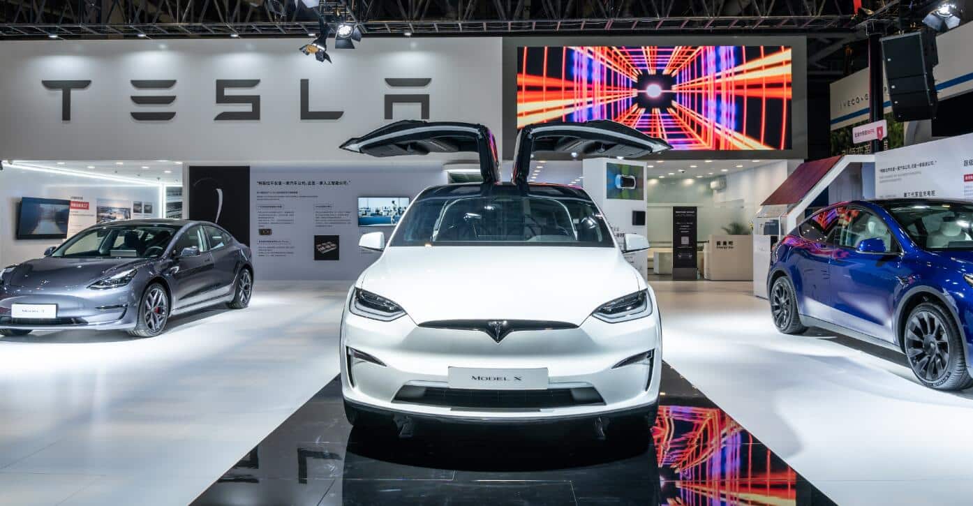 Tesla offers discounts of up to <img decoding=