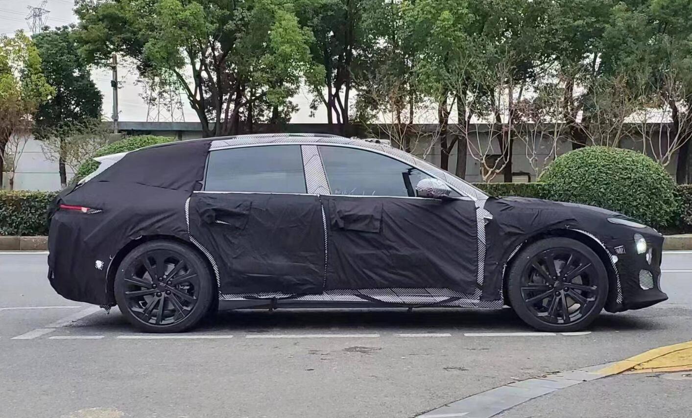 Spy photos: More details of Nio ET5 shooting brake revealed