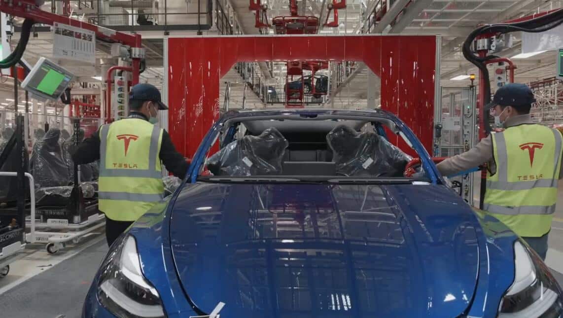 Tesla reportedly to shorten shifts at Shanghai plant