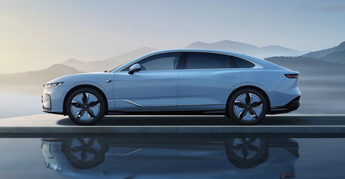 Voyah unveils its first sedan, offers selling points similar to Nio ET7