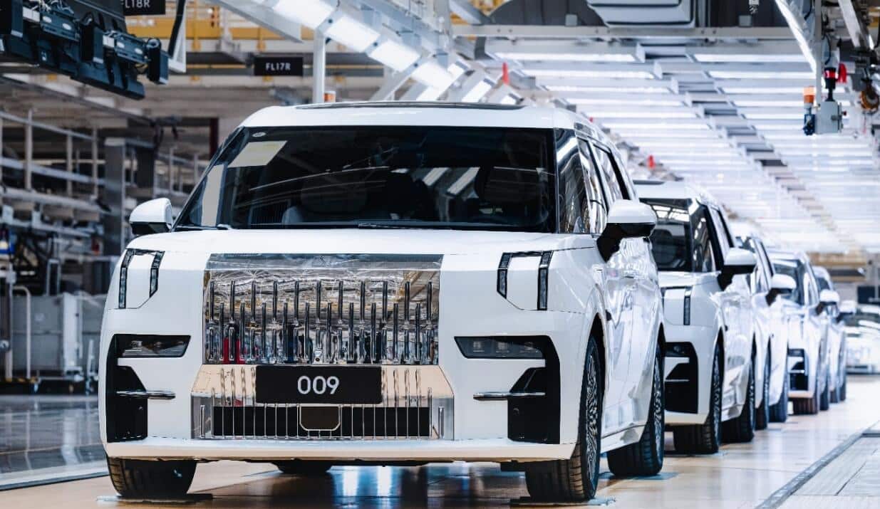 Zeekr sees 1st Zeekr 009 production vehicle roll off line-CnEVPost