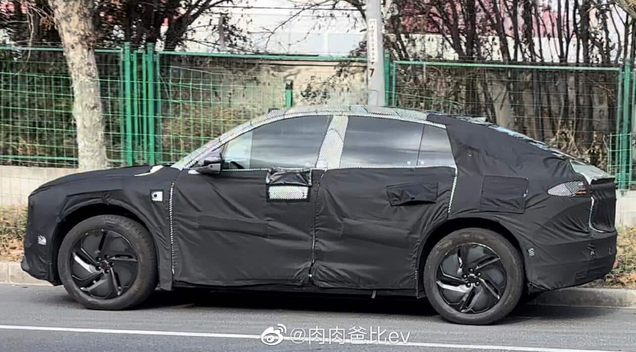 Spy shots: Nio may be working on new EC6