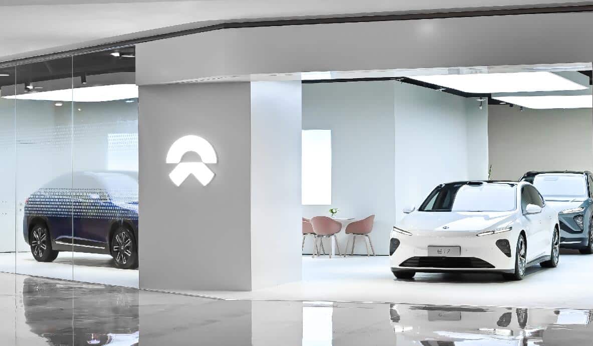 Nio vehicle for test drive crashes into sidewalk, killing one, report says