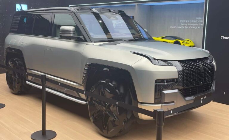 BYD Yangwang begins pre-sale of U8 off-road SUV at $160,000