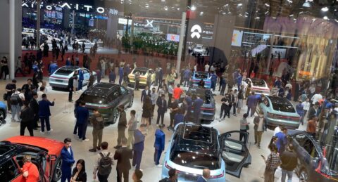 Prominent economist suggests China ban fuel car sales in 5 years