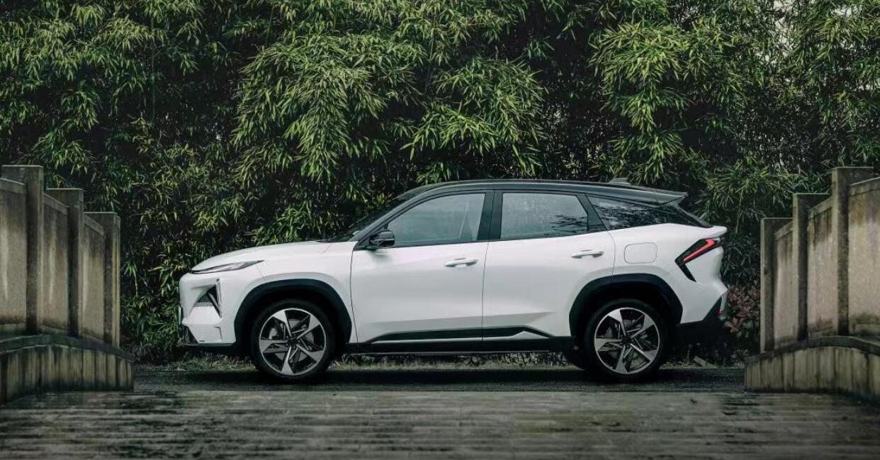 Geely launches 1st model L7 under Galaxy lineup to gain share in hybrid market