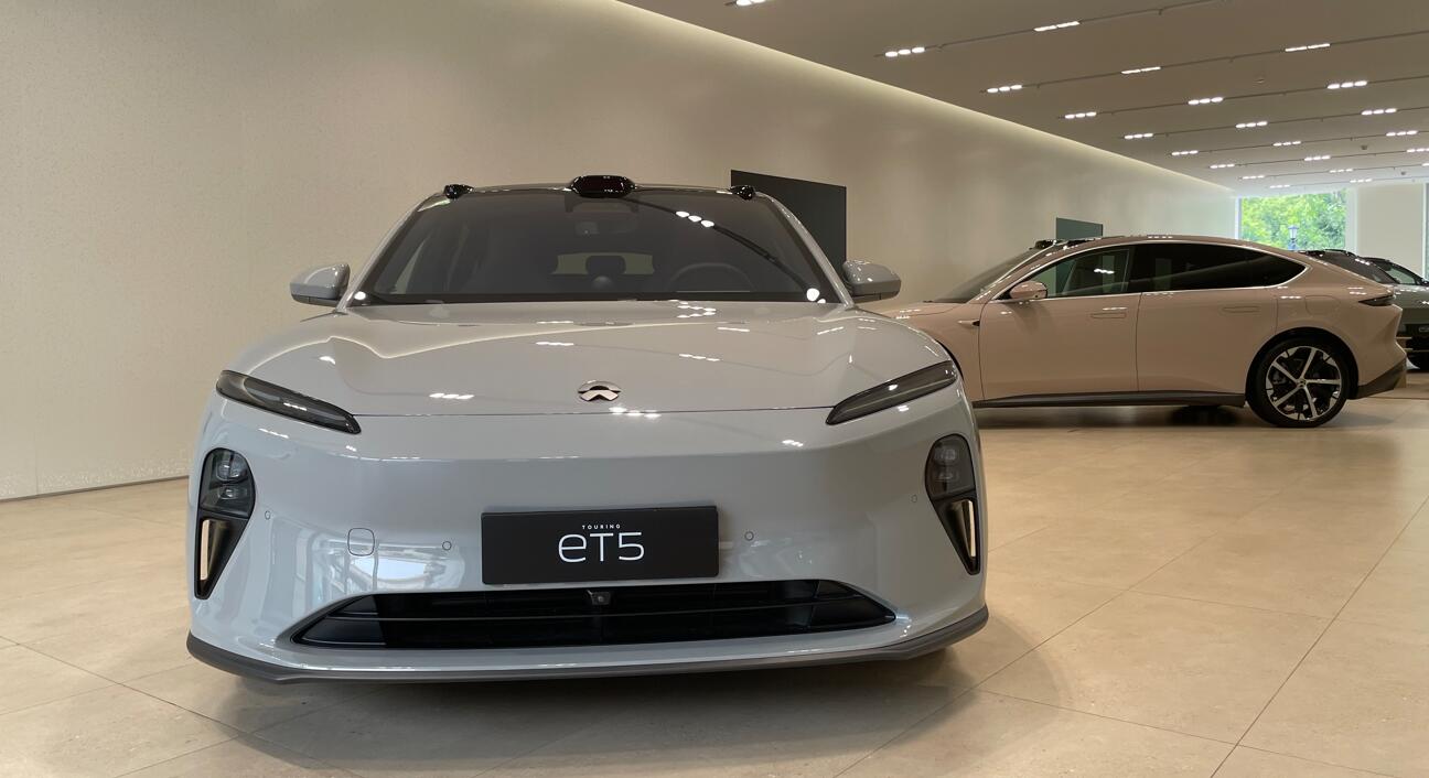 Store visit: First impression of Nio ET5 Touring