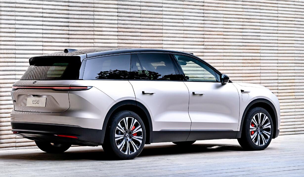 Nio to start new ES8 delivery on Jun 28, cuts price of top trim by <img decoding=