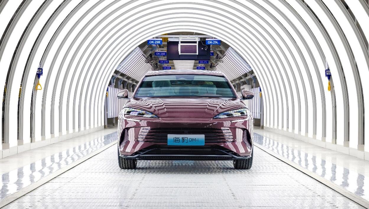 BYD sees 1st production cars of Seal DM-i roll off line